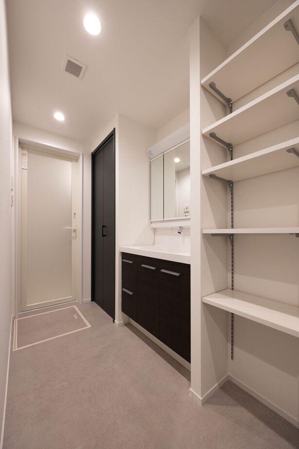 アゼリアホーム｜賃貸併用・設計・管理 【川崎市/賃貸併用住宅】大きな土間で愛車をメンテナンスできるバイクガレージハウスの建築実例画像5