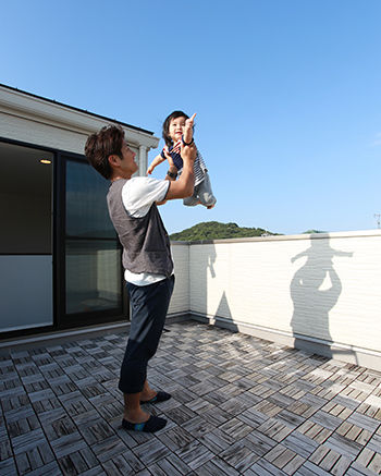 悠悠ホーム 【3500万円～4000万円で建てた家】ビルトインガレージでアウトドア気分 「格好良さ」と「癒し」の家の建築実例画像3