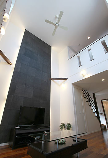 悠悠ホーム 【3500万円～4000万円で建てた家】ビルトインガレージでアウトドア気分 「格好良さ」と「癒し」の家の建築実例画像5