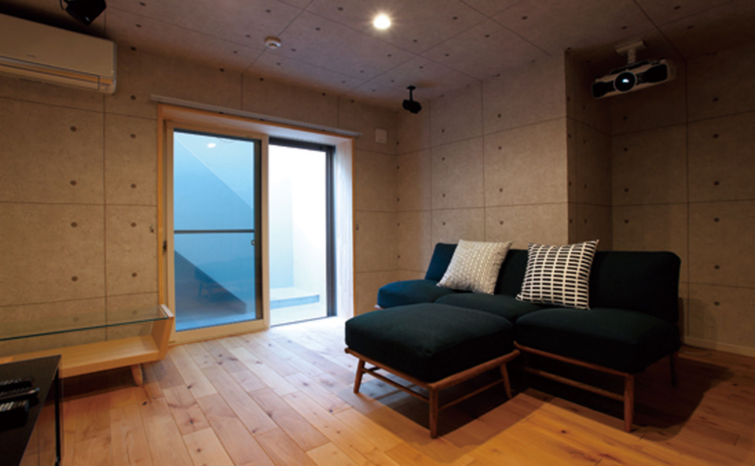 悠悠ホーム 【2500万円～2999万円で建てた家】外からも室内からも繋がる家族専用の特別空間、「地下室」のある暮らしの建築実例画像2