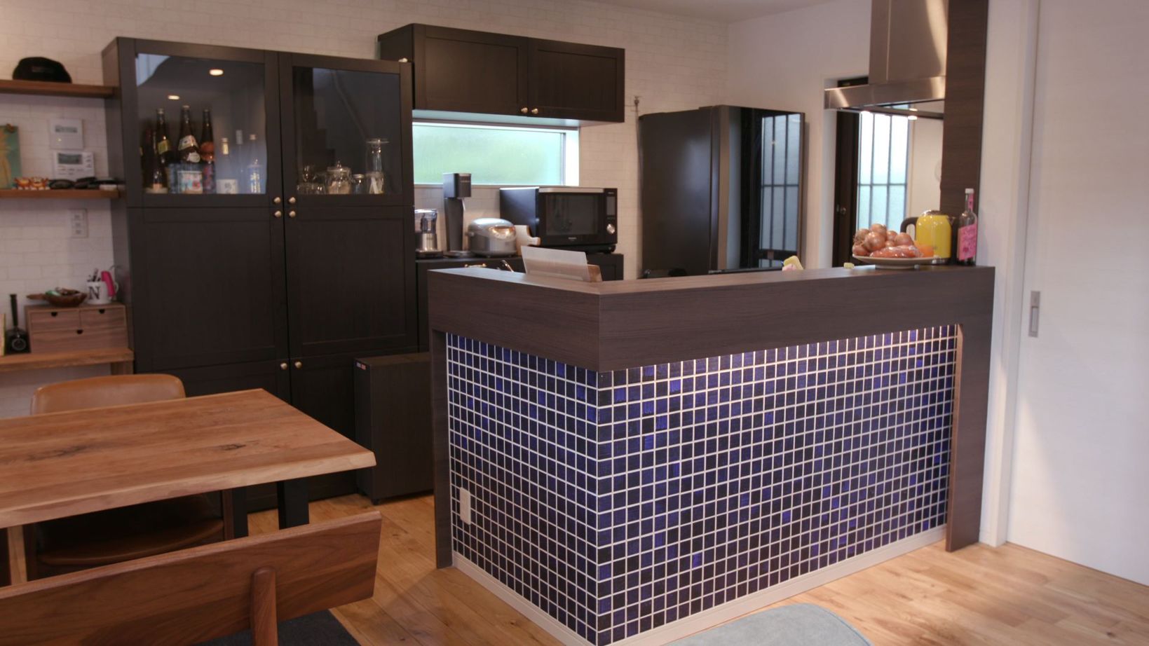 悠悠ホーム 【2,410万円×34坪】リゾートホテル風内観+タイルテラスが非日常を演出する家の建築実例画像2