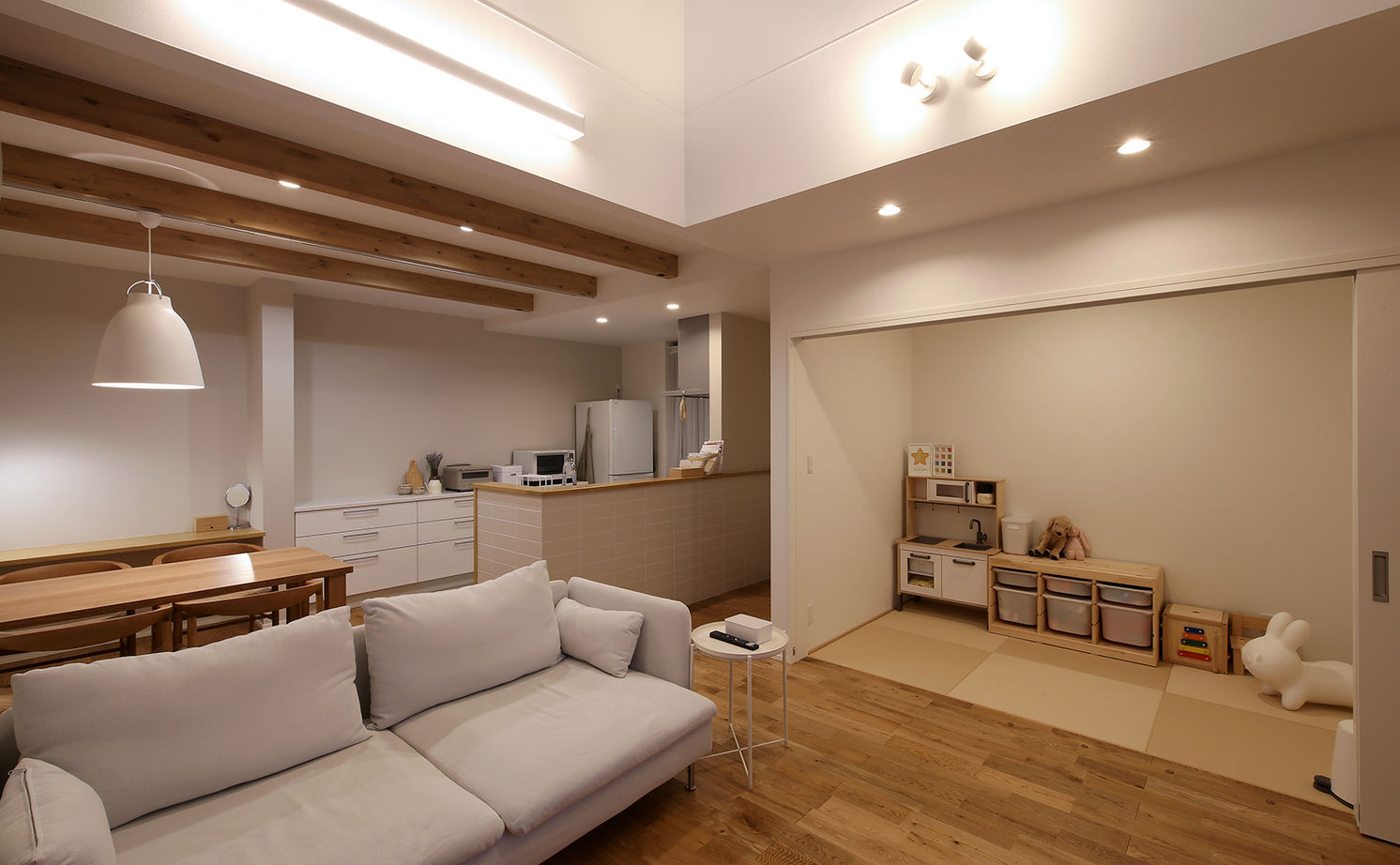 悠悠ホーム 【2600万円で建てた家／35坪／間取り図有】家事ラク動線+たっぷりの収納が嬉しい、ナチュラルテイストの家の建築実例画像1