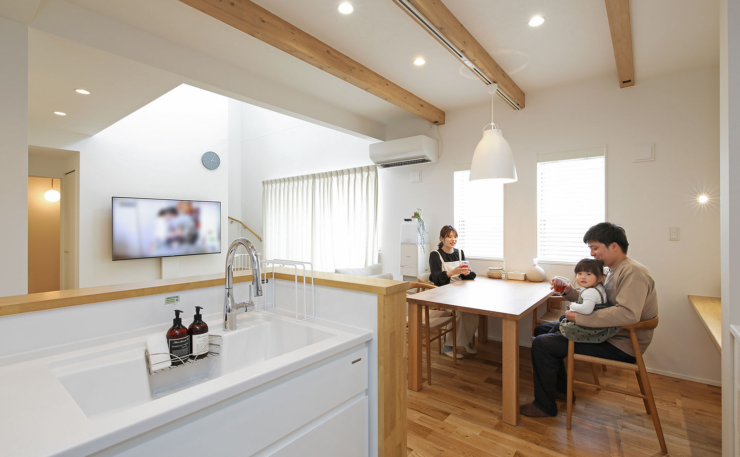 悠悠ホーム 【2600万円で建てた家／35坪／間取り図有】家事ラク動線+たっぷりの収納が嬉しい、ナチュラルテイストの家の建築実例画像9