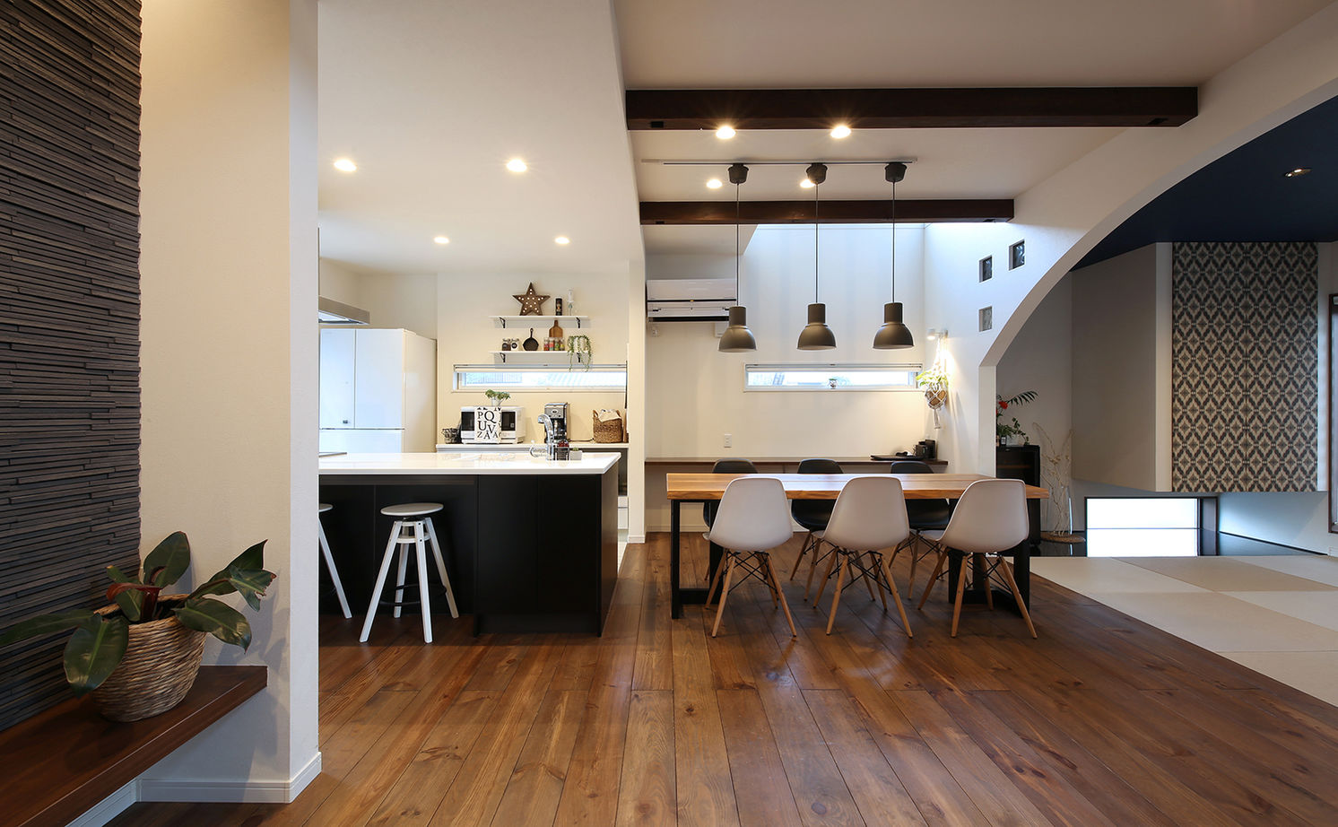 悠悠ホーム 【2700万円×36坪】家族6人が暮らせる家を予算内で。吹抜の大空間も「夏涼しく、冬暖かい」外断熱工法の家の建築実例画像2