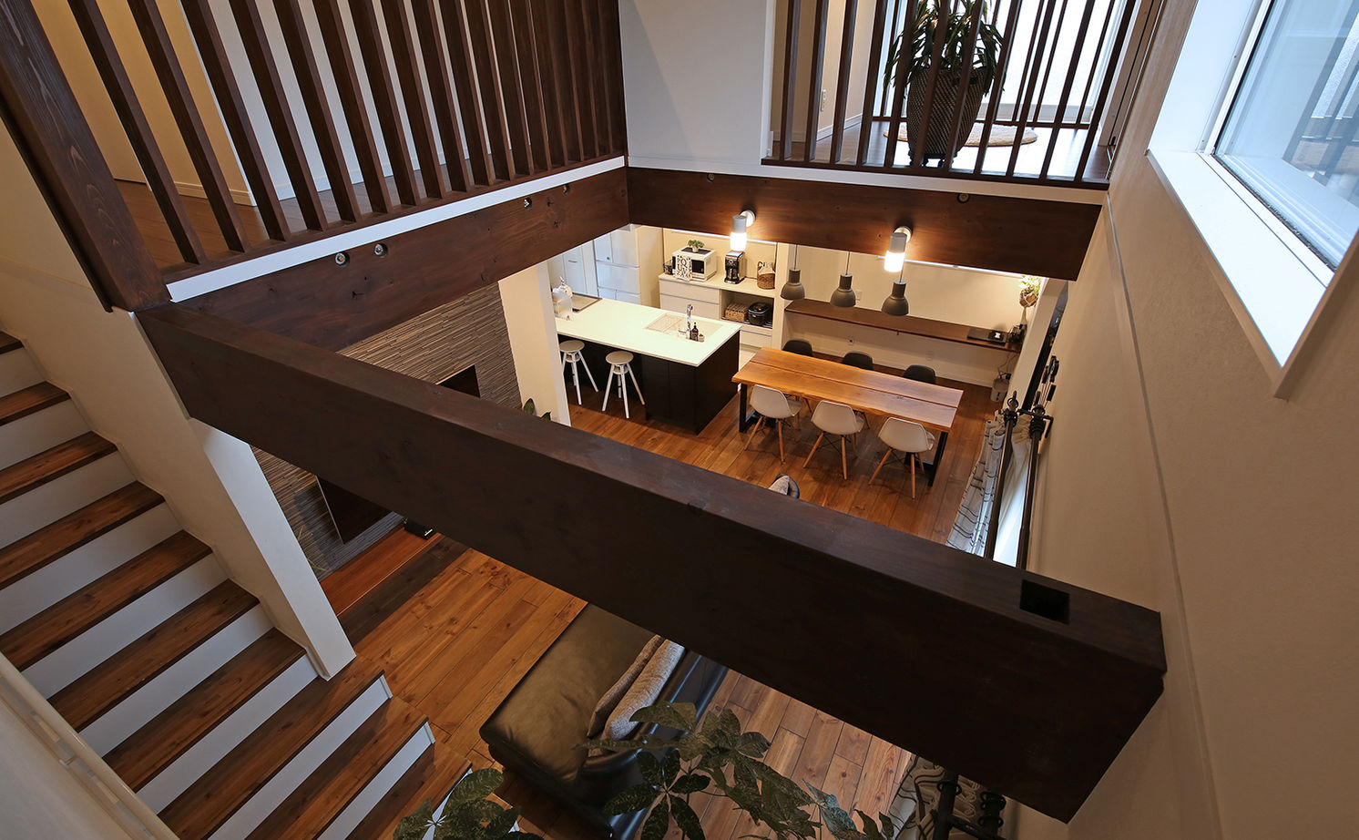 悠悠ホーム 【2700万円×36坪】家族6人が暮らせる家を予算内で。吹抜の大空間も「夏涼しく、冬暖かい」外断熱工法の家の建築実例画像3