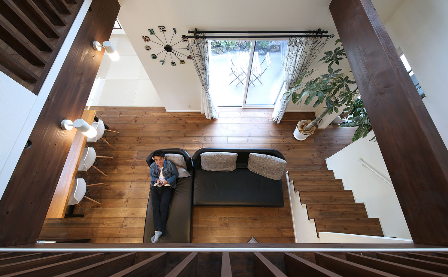 悠悠ホーム 【2700万円×36坪】家族6人が暮らせる家を予算内で。吹抜の大空間も「夏涼しく、冬暖かい」外断熱工法の家の建築実例画像4