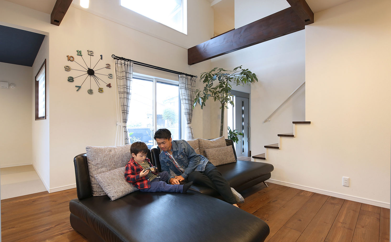 悠悠ホーム 【2700万円×36坪】家族6人が暮らせる家を予算内で。吹抜の大空間も「夏涼しく、冬暖かい」外断熱工法の家の建築実例画像5