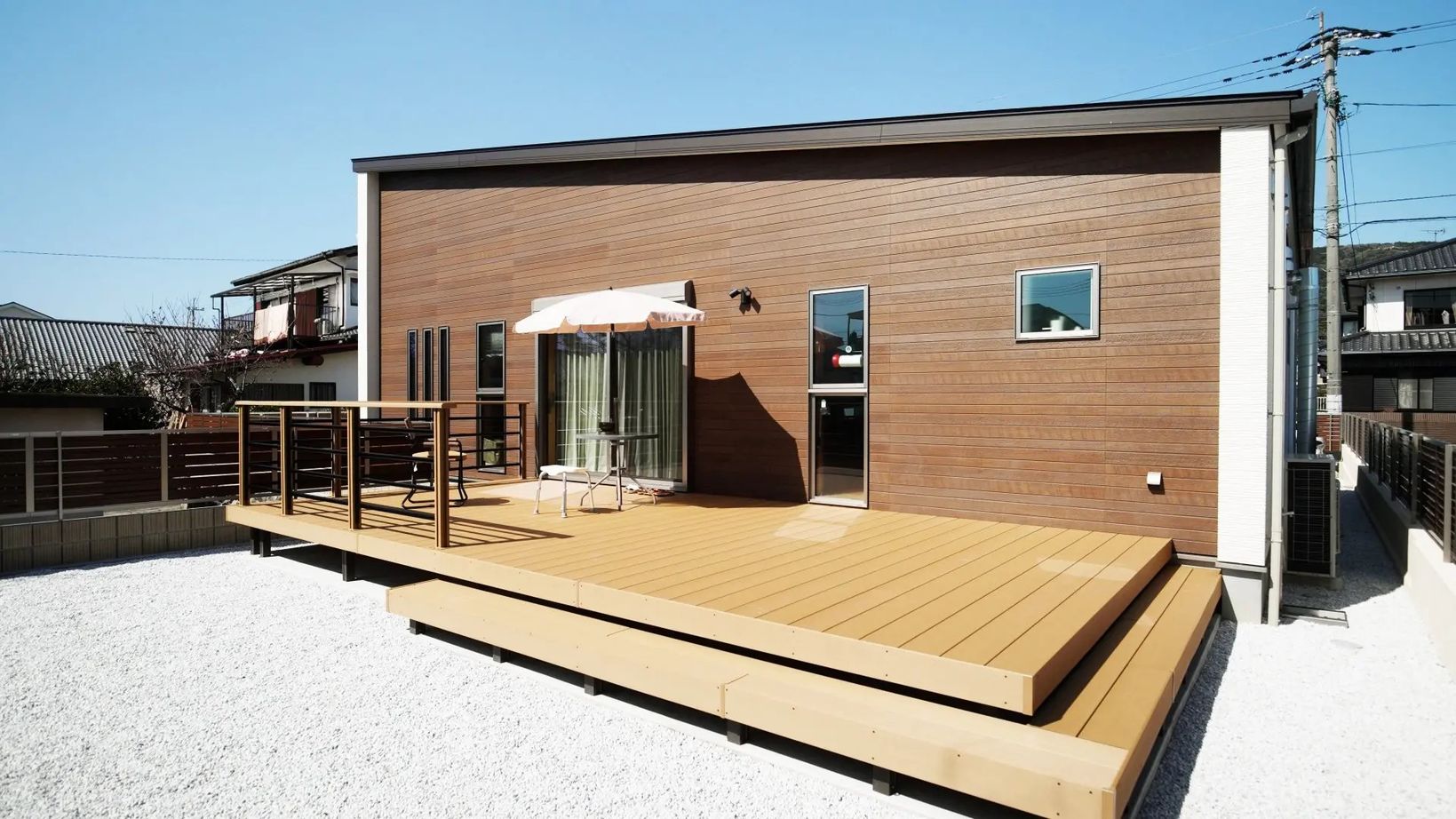 悠悠ホーム 【平屋/インナーガレージ/囲炉裏】土間のある快適な暮らしを実現した完全自由設計の平屋の建築実例画像8