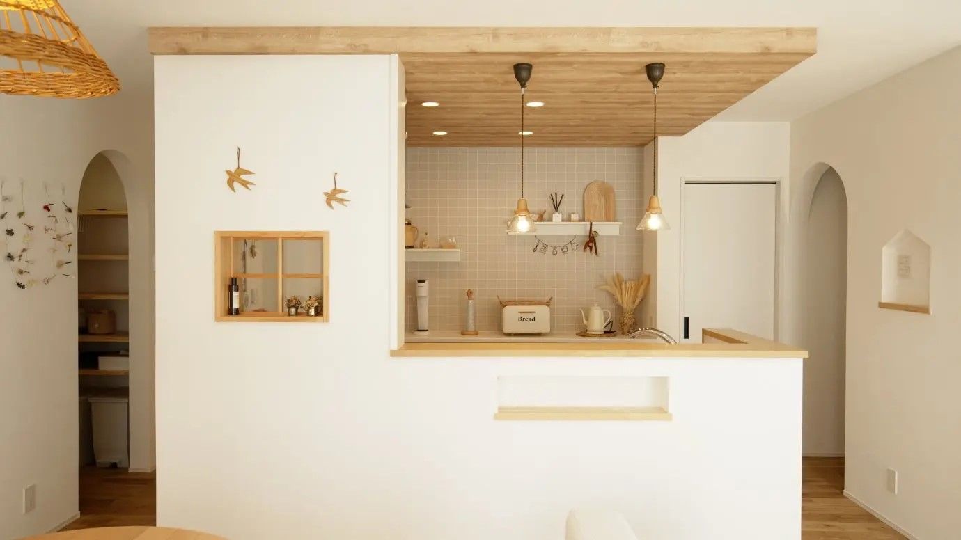 悠悠ホーム 【吹抜け/ファミリークローゼット/ランドリールーム】オフホワイトに差し色アクセントのある南欧風の家の建築実例画像2