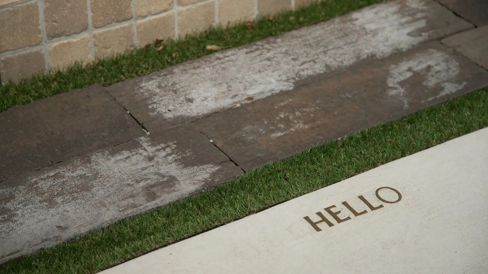 悠悠ホーム 【吹抜け/ファミリークローゼット/ランドリールーム】オフホワイトに差し色アクセントのある南欧風の家の建築実例画像8