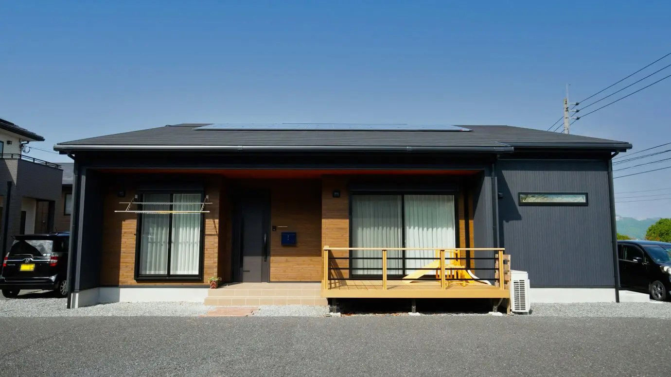 悠悠ホーム 【平屋/勾配天井/納戸/外断熱】新しい“仲良し”が生まれた完全自由設計の平屋の建築実例画像1