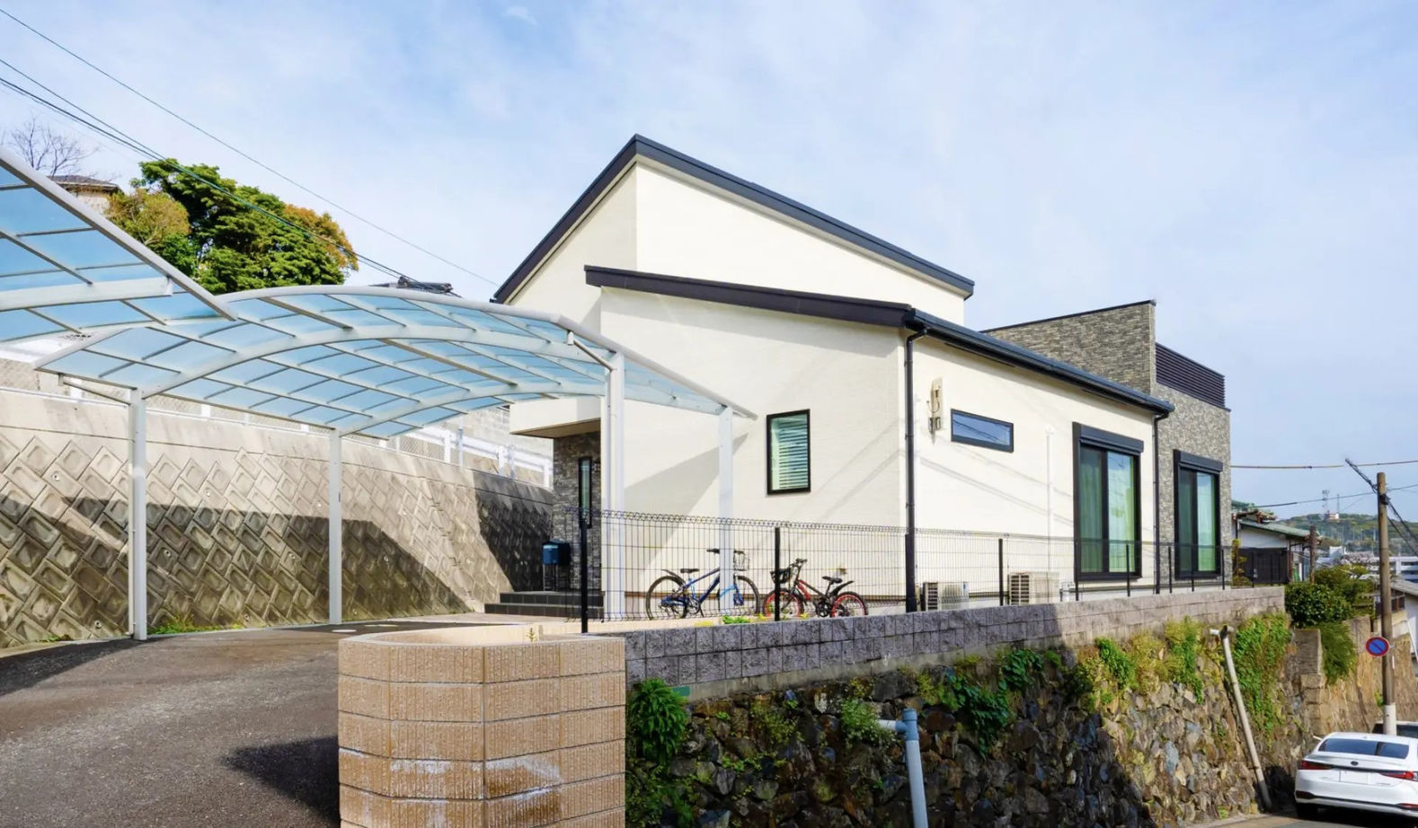 悠悠ホーム 【平屋/ランドリールーム/外断熱】眺望がプライスレス！スカイバルコニーがある至極の平屋の建築実例画像1