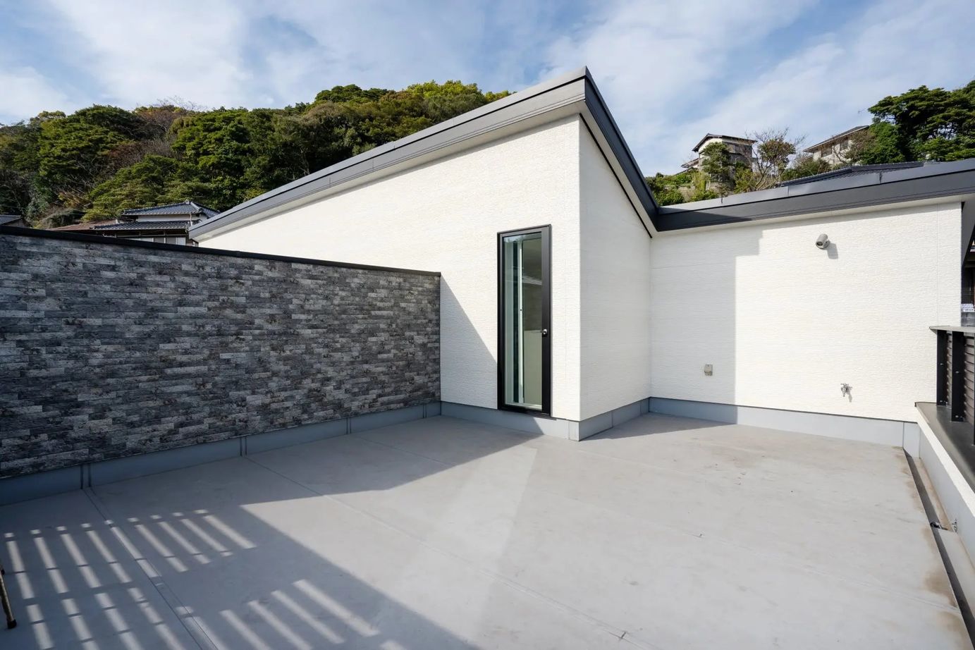 悠悠ホーム 【平屋/ランドリールーム/外断熱】眺望がプライスレス！スカイバルコニーがある至極の平屋の建築実例画像2