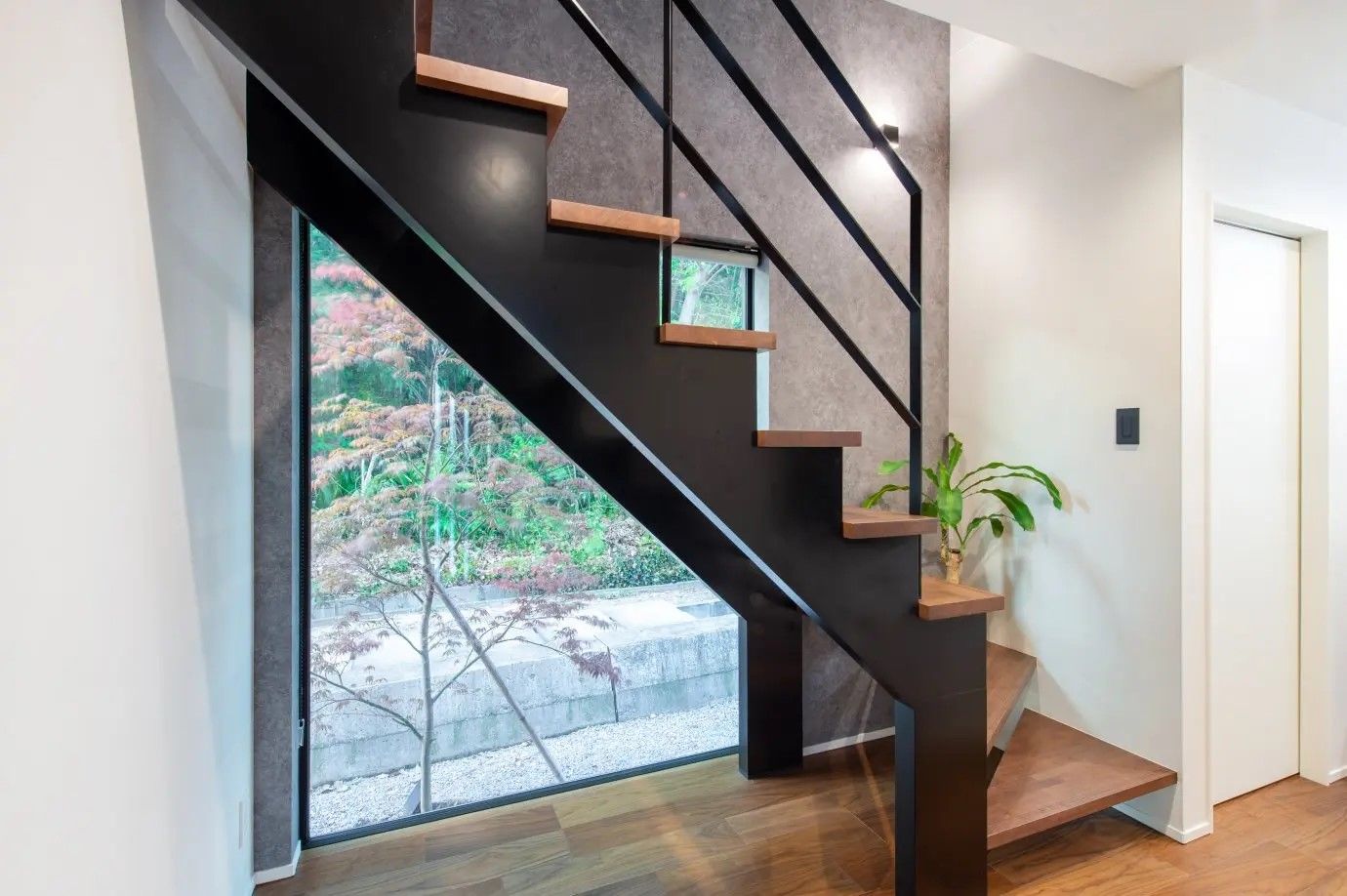 悠悠ホーム 【吹抜け/外断熱/2階建て】落ち着いたグレイッシュがかっこいい！ホテルライクなこだわりが実現したお家の建築実例画像5