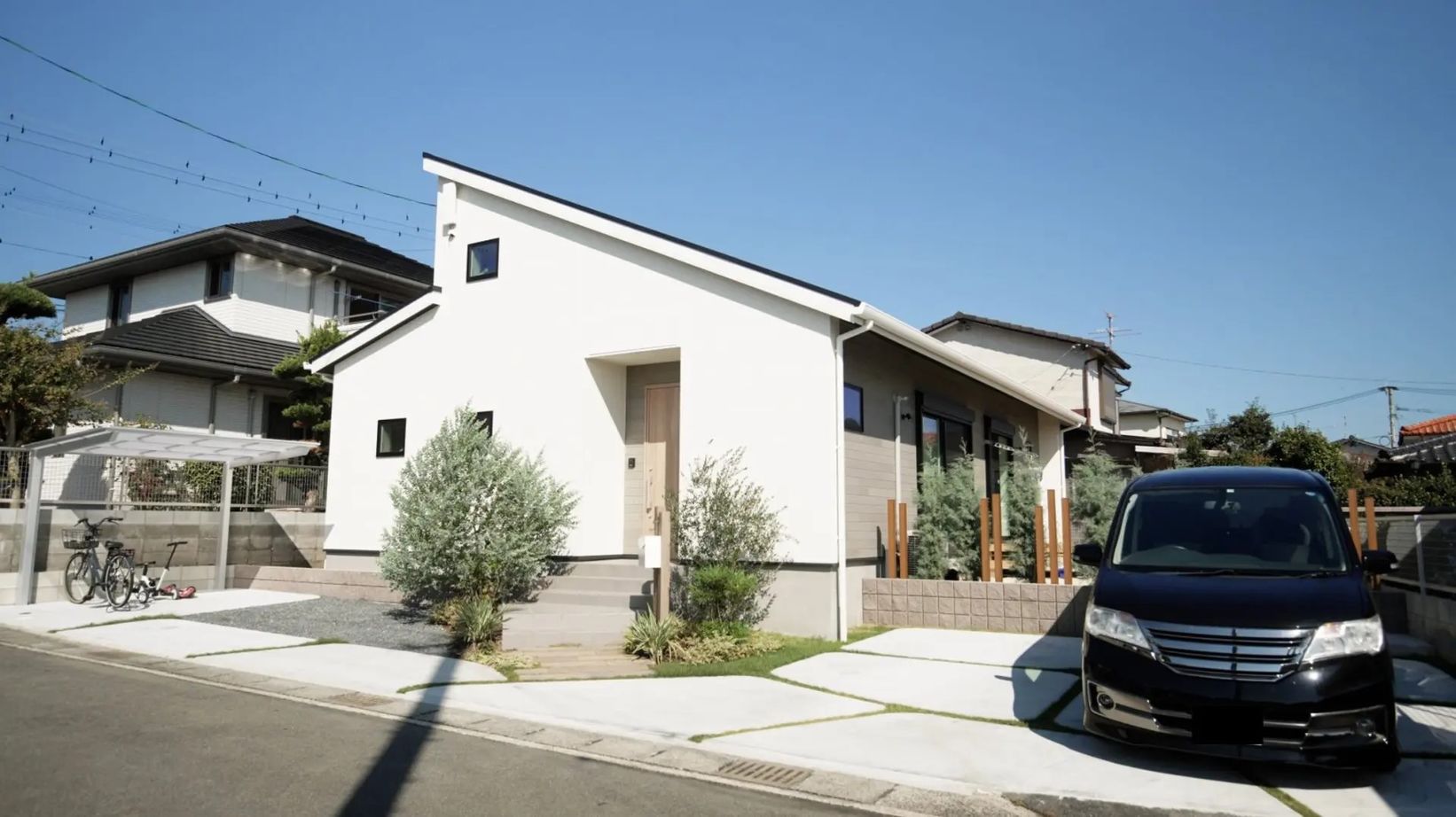 悠悠ホーム 【平屋/勾配天井/中2階/外断熱】「家づくり勉強会」で学んで建てた！3層構造のシン・ヒラヤStyleの建築実例画像1