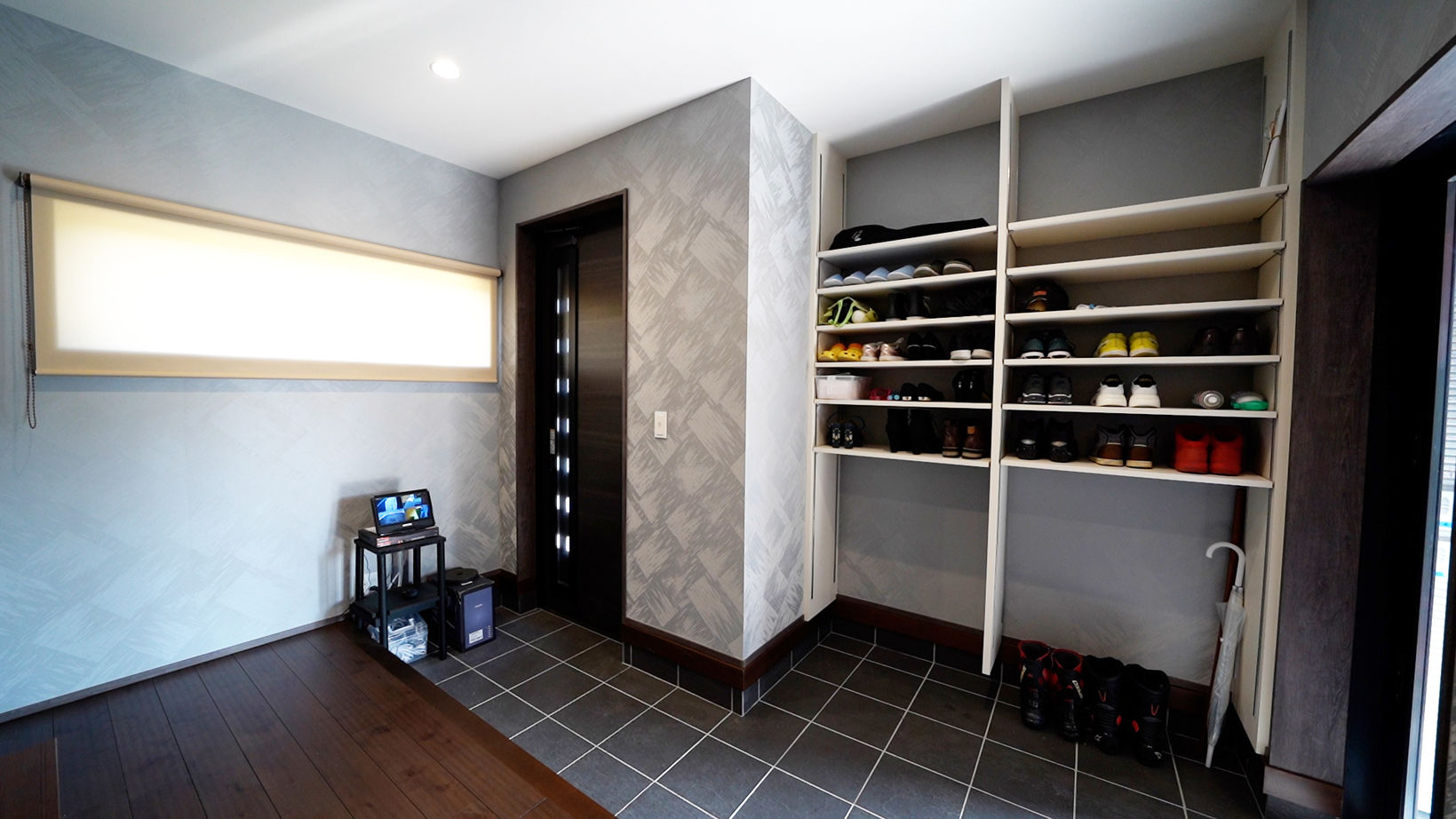 悠悠ホーム 愛車を楽しむ横幅9Mの広々インナーガレージ！ご夫婦の趣味と理想を詰め込んだ理想の注文住宅の建築実例画像3