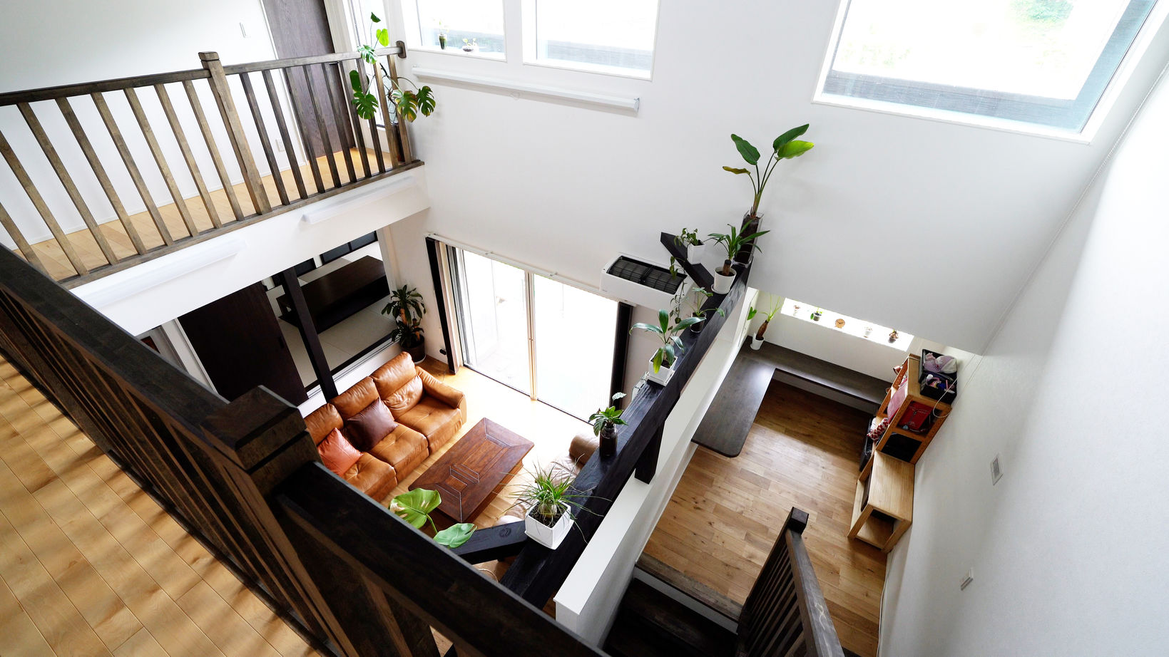 悠悠ホーム 吹抜けの大空間リビングは必見！7人家族が住む、回遊動線が見事な理想の二世帯住宅の建築実例画像2