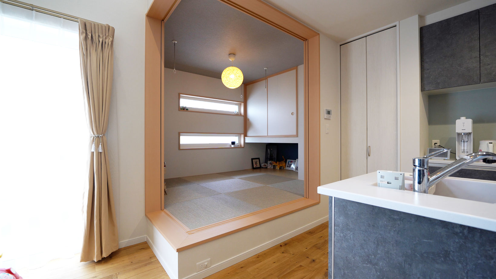 悠悠ホーム 片流れのおしゃれな外観　21.5帖のひろびろLDK　シンプル＆モダンな平屋スタイルの建築実例画像3