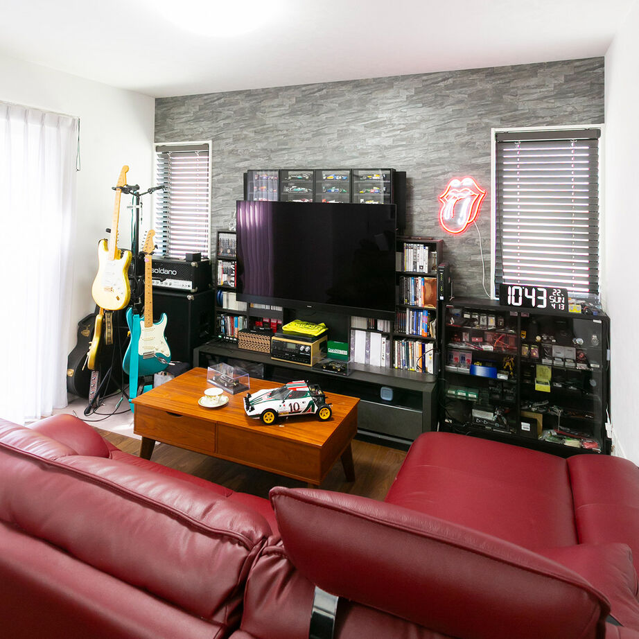 悠悠ホーム 【2300万円台で建てた家／約30坪／間取り図有】ギターに愛車にコレクション、「趣味」を存分に謳歌する日々の建築実例画像2
