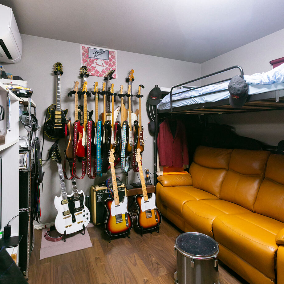 悠悠ホーム 【2300万円台で建てた家／約30坪／間取り図有】ギターに愛車にコレクション、「趣味」を存分に謳歌する日々の建築実例画像7