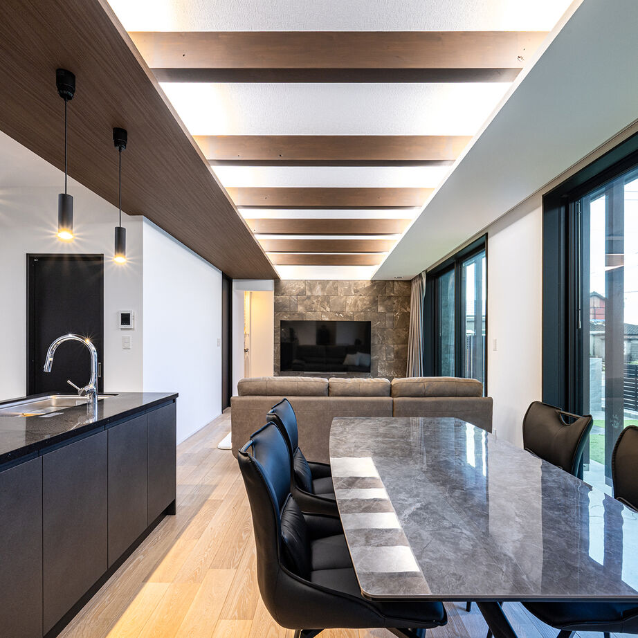 悠悠ホーム 【2900万円台で建てた家／約28坪／間取り図有】圧倒的な存在感を放つ外観デザインで、オーナーの個性を表現の建築実例画像2