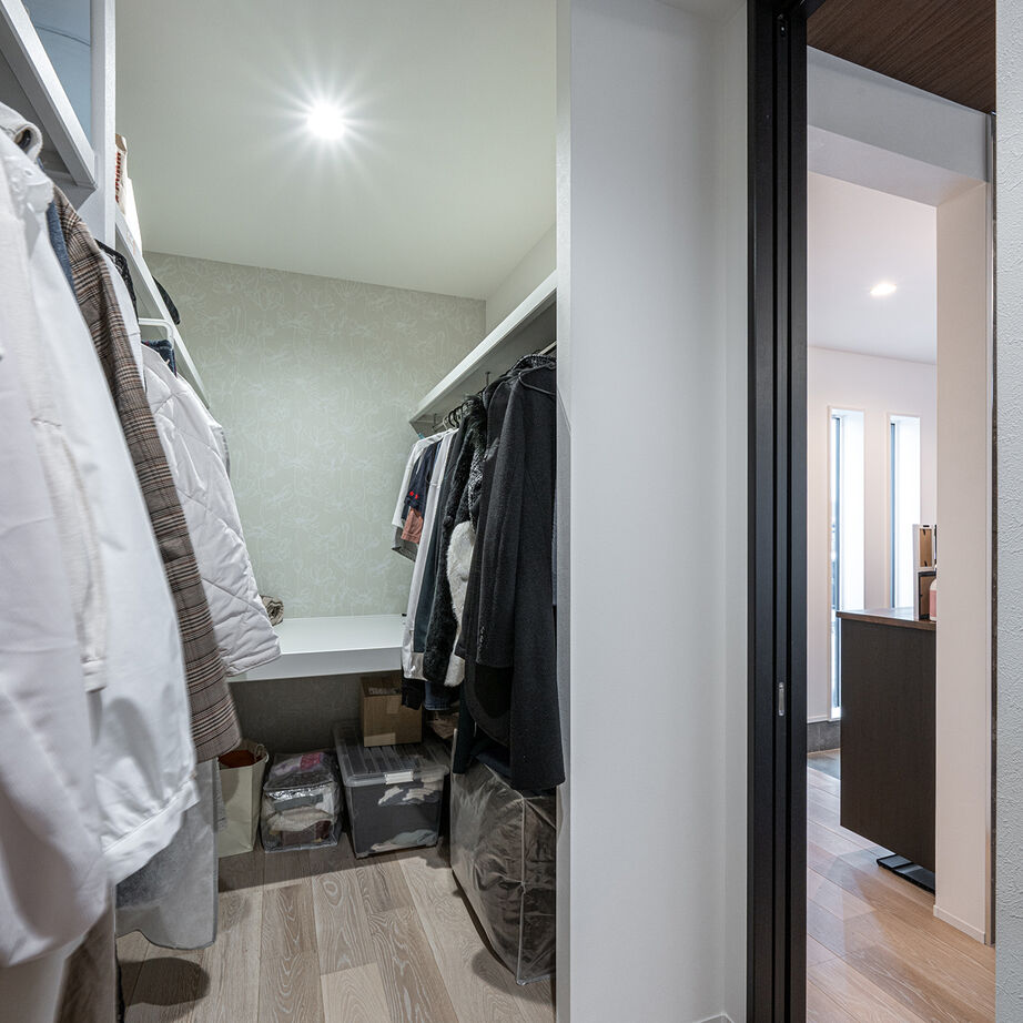 悠悠ホーム 【2900万円台で建てた家／約28坪／間取り図有】圧倒的な存在感を放つ外観デザインで、オーナーの個性を表現の建築実例画像9