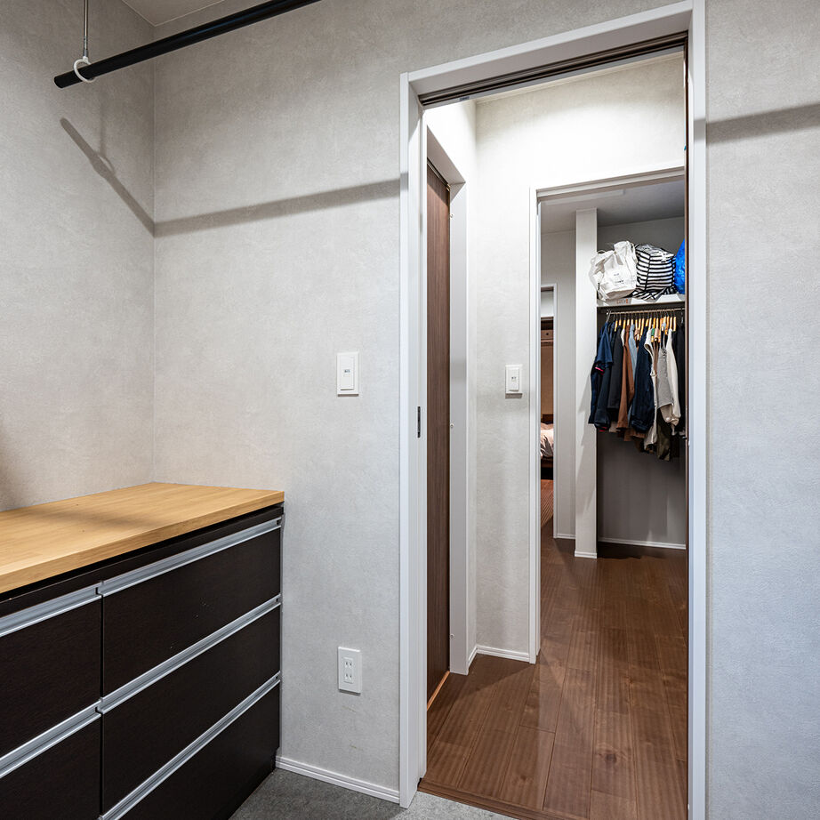 悠悠ホーム 【3300万円台で建てた家／約40坪／間取り図有】ビルトインガレージと広い庭で遊び心も満たされた平屋の建築実例画像8