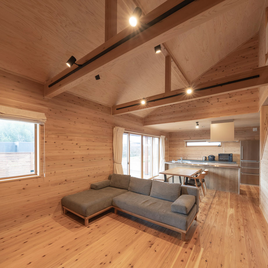 森のめぐみ工房 平屋風の存在感ある外観。ログハウスのように、無垢材をたっぷり使用した木の家の建築実例画像2