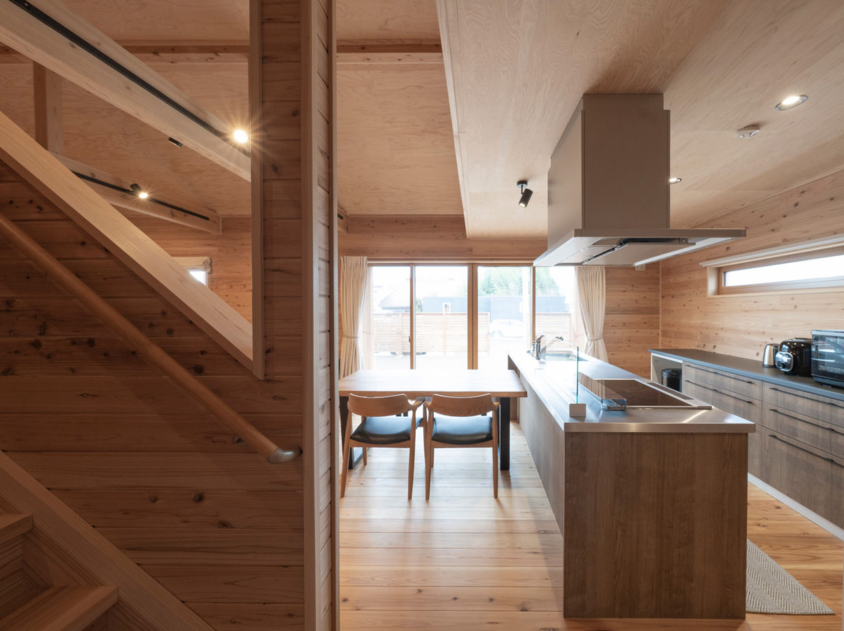 森のめぐみ工房 平屋風の存在感ある外観。ログハウスのように、無垢材をたっぷり使用した木の家の建築実例画像6