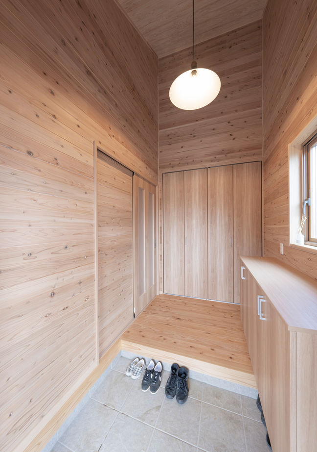 森のめぐみ工房 平屋風の存在感ある外観。ログハウスのように、無垢材をたっぷり使用した木の家の建築実例画像8