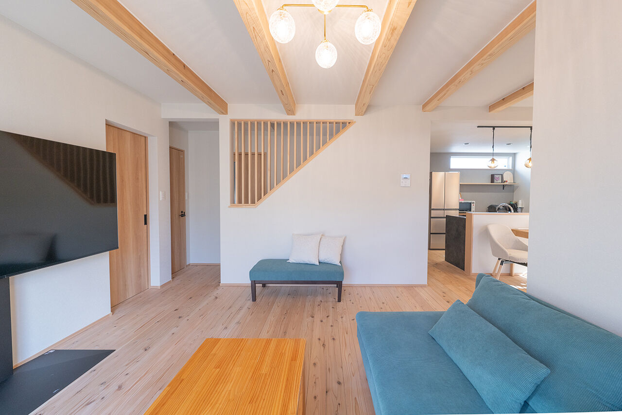 森のめぐみ工房 【1000万円台後半／間取り図有】キッチンから見守るLDK。子育てを楽しむ無垢材の家 の建築実例画像3