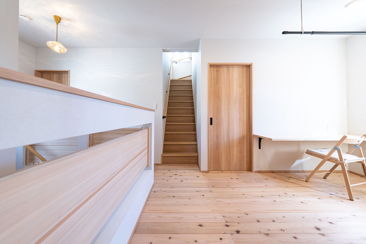 森のめぐみ工房 【1000万円台後半／間取り図有】キッチンから見守るLDK。子育てを楽しむ無垢材の家 の建築実例画像6