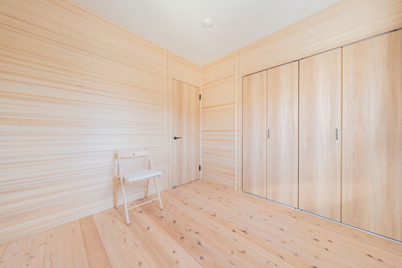 森のめぐみ工房 【1000万円台後半／間取り図有】キッチンから見守るLDK。子育てを楽しむ無垢材の家 の建築実例画像7