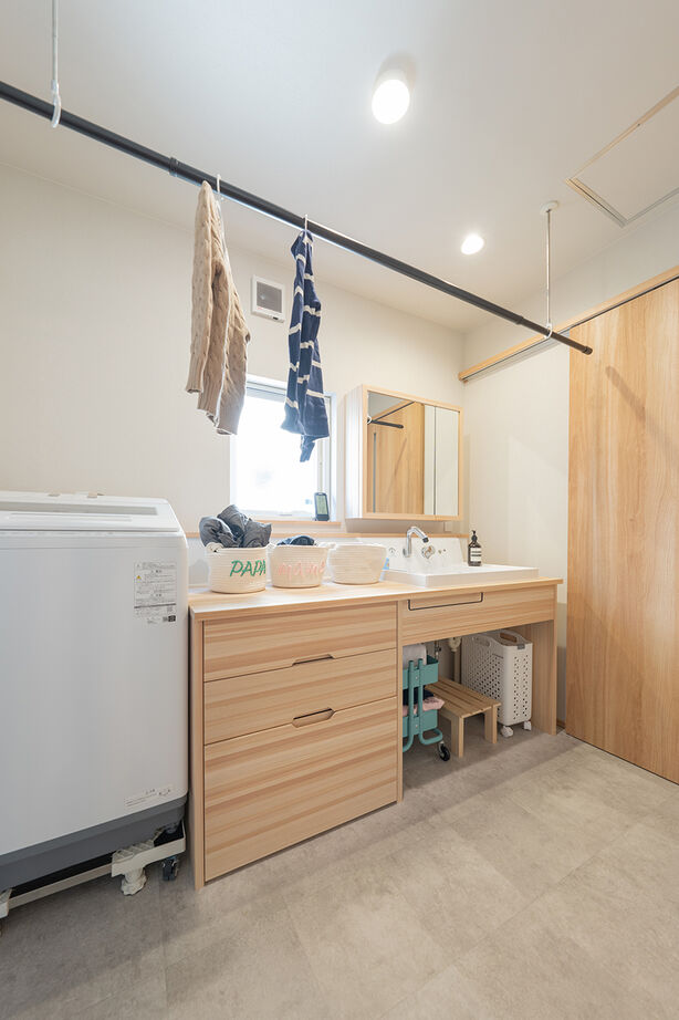 森のめぐみ工房 【1000万円台後半／間取り図有】キッチンから見守るLDK。子育てを楽しむ無垢材の家 の建築実例画像10