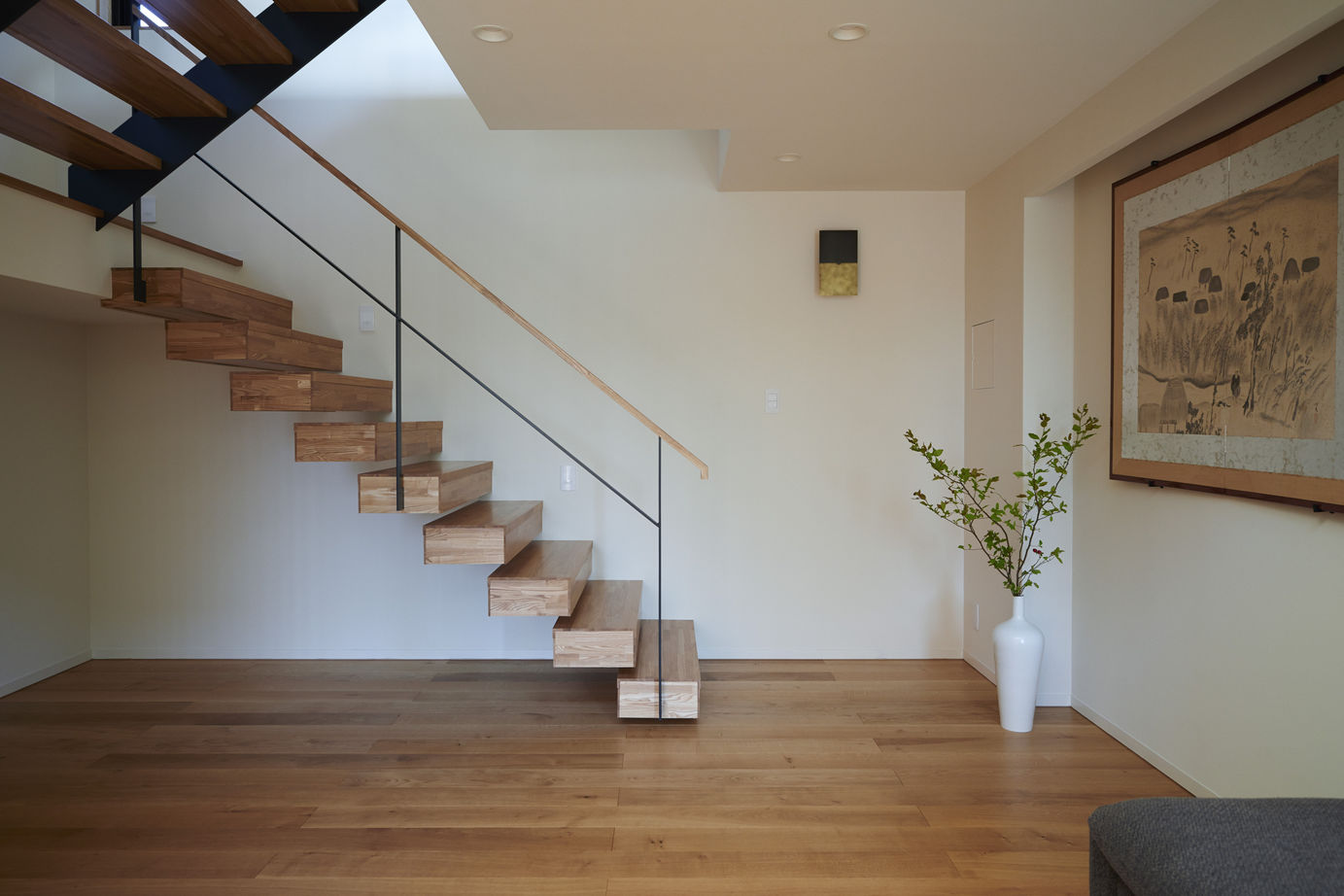 北条工務店一級建築士事務所 令和に息づく名建築。池の畔に佇む端正な外観。空間に行き渡るゆとりが品格を高める住まいの建築実例画像8