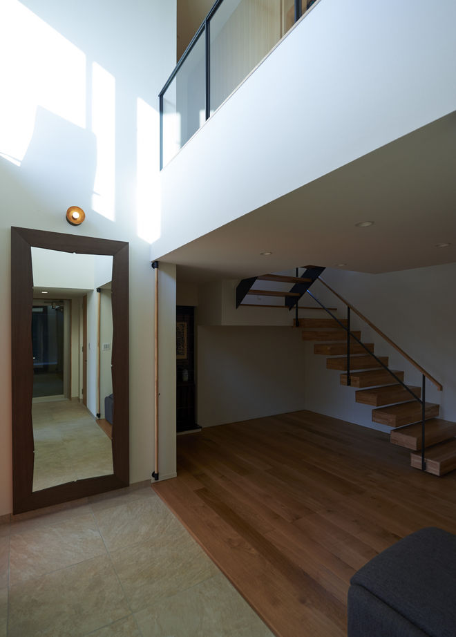 北条工務店一級建築士事務所 令和に息づく名建築。池の畔に佇む端正な外観。空間に行き渡るゆとりが品格を高める住まいの建築実例画像9