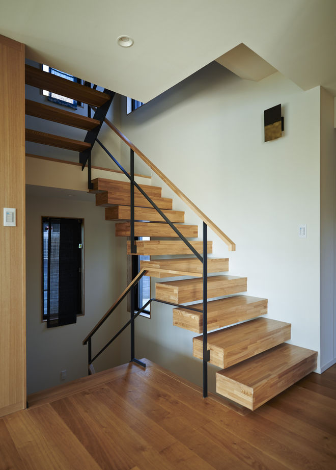 北条工務店一級建築士事務所 令和に息づく名建築。池の畔に佇む端正な外観。空間に行き渡るゆとりが品格を高める住まいの建築実例画像10