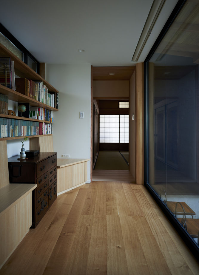 北条工務店一級建築士事務所 令和に息づく名建築。池の畔に佇む端正な外観。空間に行き渡るゆとりが品格を高める住まいの建築実例画像11