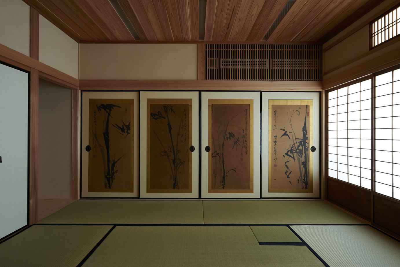 北条工務店一級建築士事務所 令和に息づく名建築。池の畔に佇む端正な外観。空間に行き渡るゆとりが品格を高める住まいの建築実例画像13