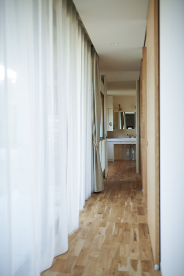 北条工務店一級建築士事務所 令和に息づく名建築。池の畔に佇む端正な外観。空間に行き渡るゆとりが品格を高める住まいの建築実例画像15