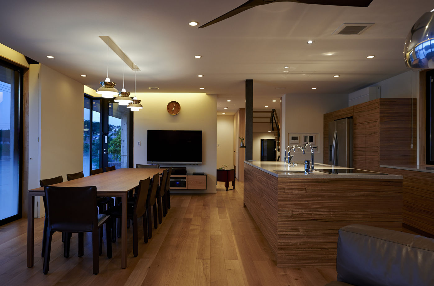 北条工務店一級建築士事務所 令和に息づく名建築。池の畔に佇む端正な外観。空間に行き渡るゆとりが品格を高める住まいの建築実例画像17