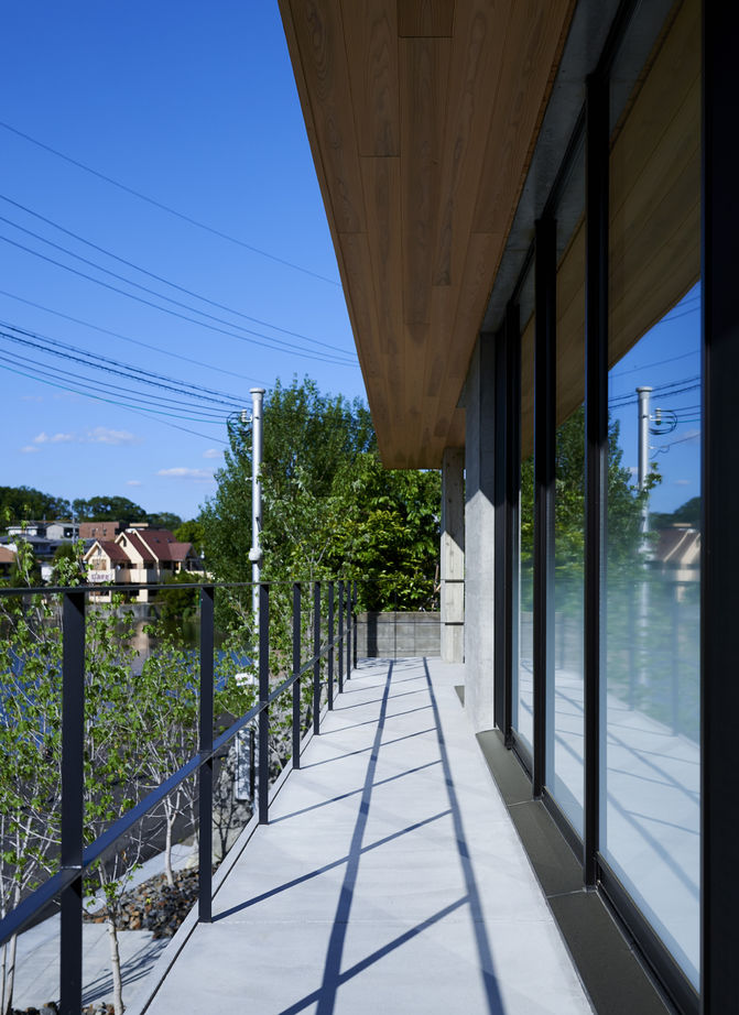 北条工務店一級建築士事務所 令和に息づく名建築。池の畔に佇む端正な外観。空間に行き渡るゆとりが品格を高める住まいの建築実例画像19