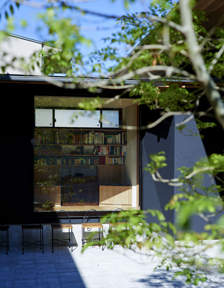 北条工務店一級建築士事務所 令和に息づく名建築。池の畔に佇む端正な外観。空間に行き渡るゆとりが品格を高める住まいの建築実例画像20