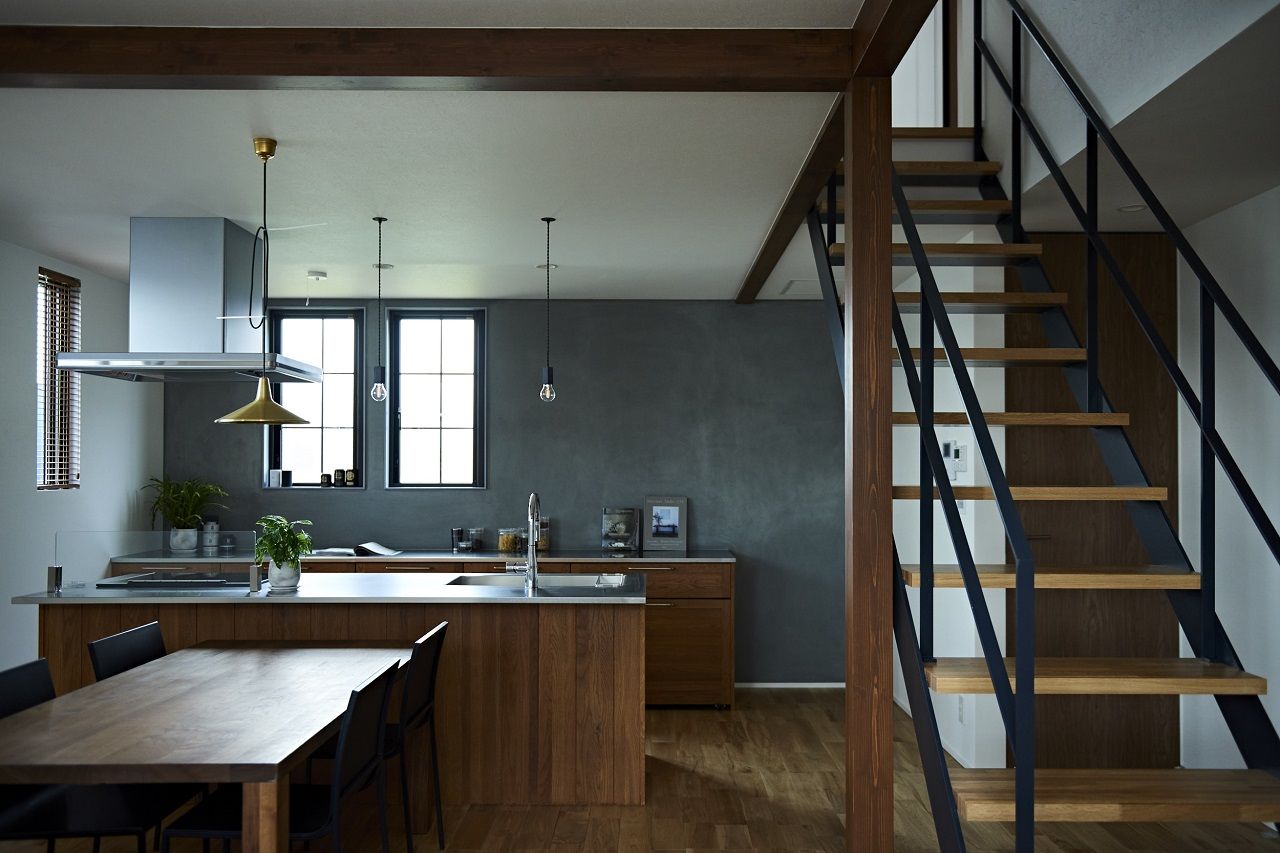 北条工務店一級建築士事務所 外からの見え方、光の入り方　窓の配置をセンチ単位で計画。シンプルだけどひと味違う奥行きのある家の建築実例画像2