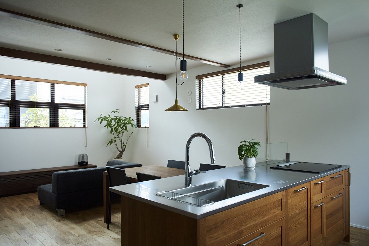 北条工務店一級建築士事務所 外からの見え方、光の入り方　窓の配置をセンチ単位で計画。シンプルだけどひと味違う奥行きのある家の建築実例画像4