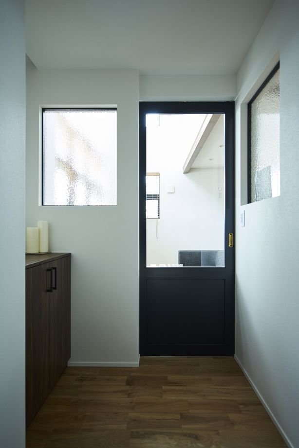 北条工務店一級建築士事務所 外からの見え方、光の入り方　窓の配置をセンチ単位で計画。シンプルだけどひと味違う奥行きのある家の建築実例画像6