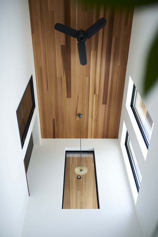 北条工務店一級建築士事務所 外からの見え方、光の入り方　窓の配置をセンチ単位で計画。シンプルだけどひと味違う奥行きのある家の建築実例画像7