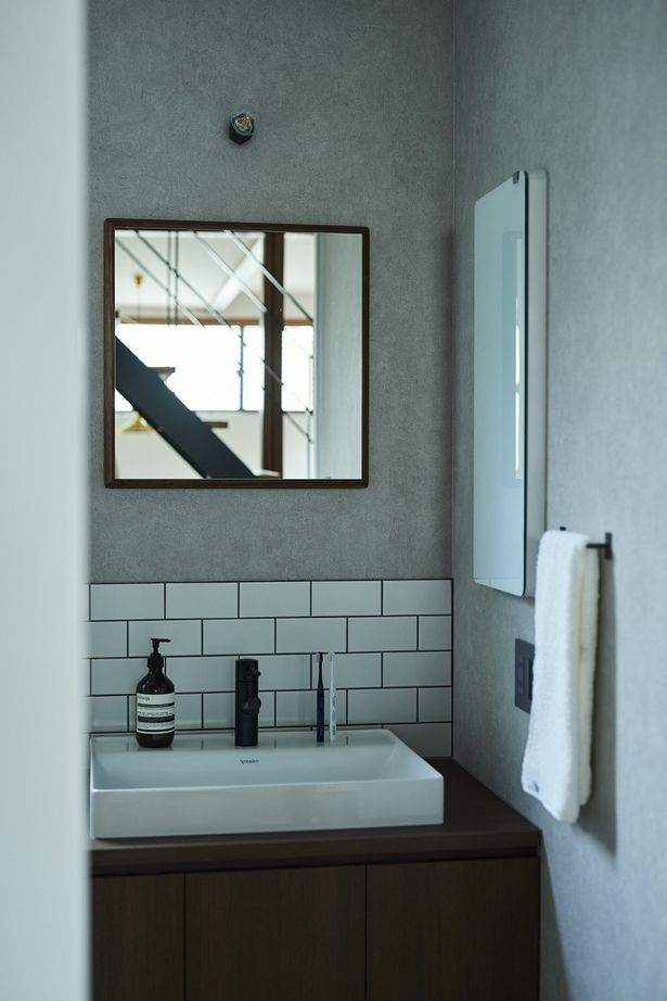 北条工務店一級建築士事務所 外からの見え方、光の入り方　窓の配置をセンチ単位で計画。シンプルだけどひと味違う奥行きのある家の建築実例画像8