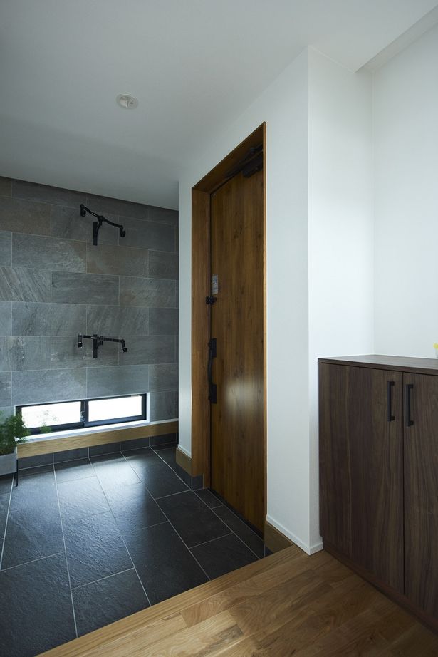 北条工務店一級建築士事務所 外からの見え方、光の入り方　窓の配置をセンチ単位で計画。シンプルだけどひと味違う奥行きのある家の建築実例画像9