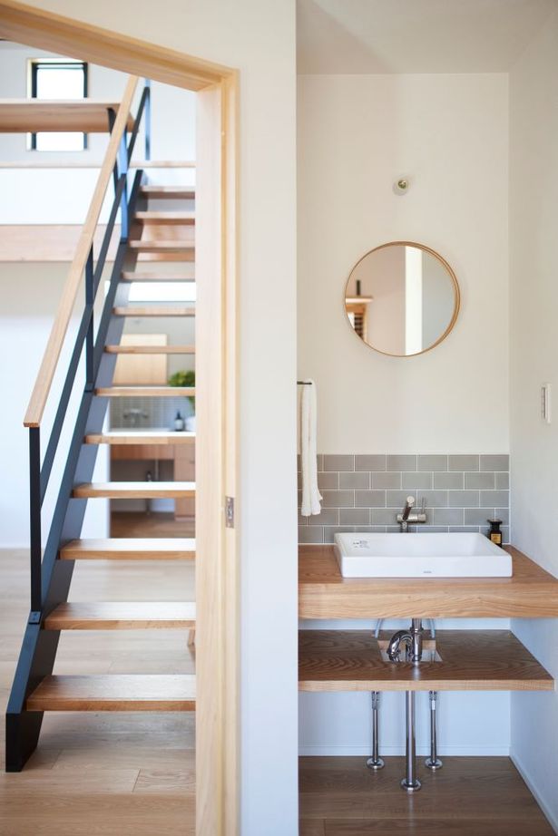 北条工務店一級建築士事務所 【新築／間取り／3000万円台】木製窓から緑の遊歩道。周辺環境に調和するダイナミック空間をSE構法で実現の建築実例画像4